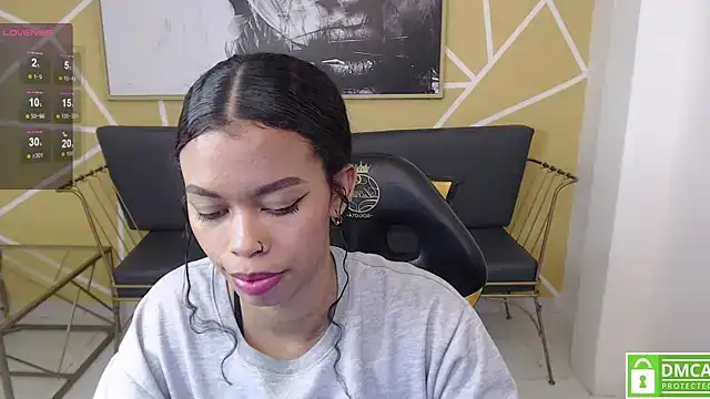 Shenna_brunette_